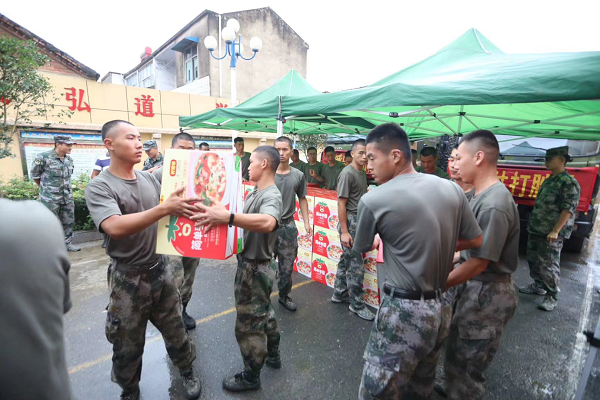 上前线送温暖，6686体育入口集团赴固始县慰问抗洪一线人民子弟兵